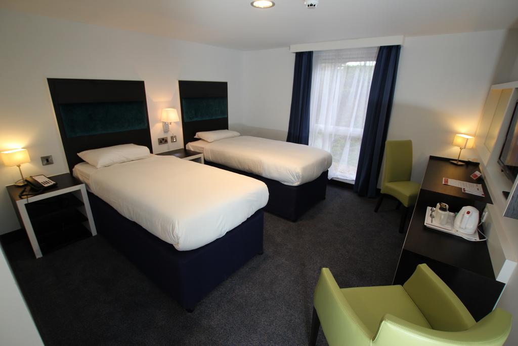 Отель Ramada Oxford Вотерсток Экстерьер фото