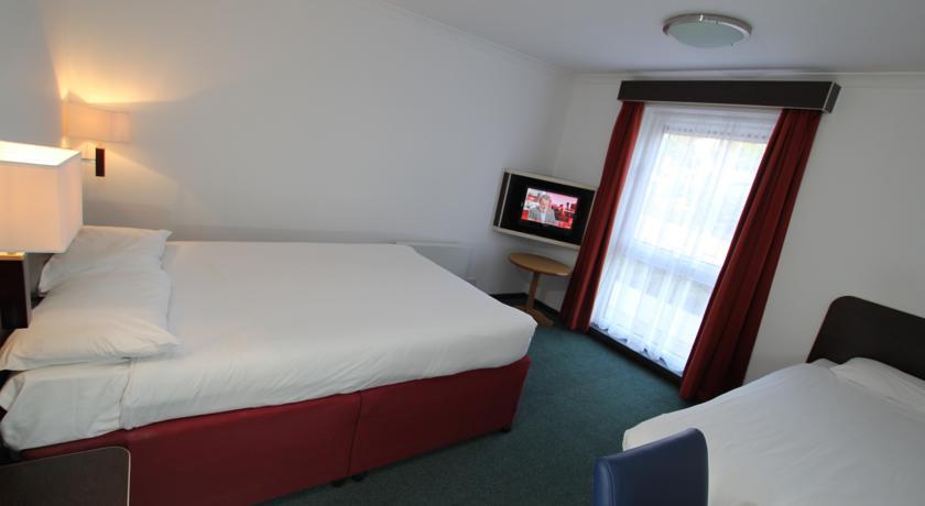 Отель Ramada Oxford Вотерсток Экстерьер фото