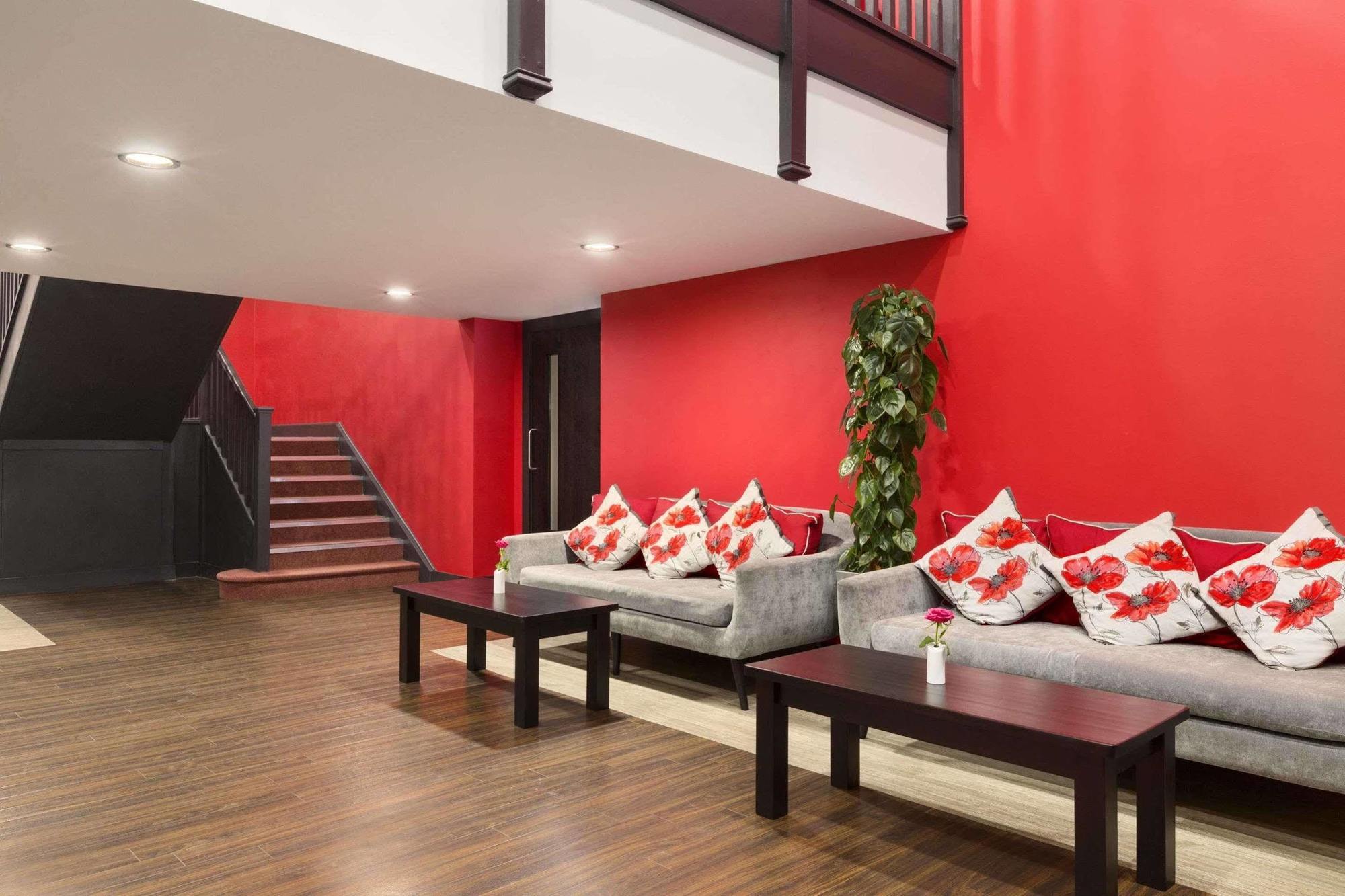 Отель Ramada Oxford Вотерсток Экстерьер фото