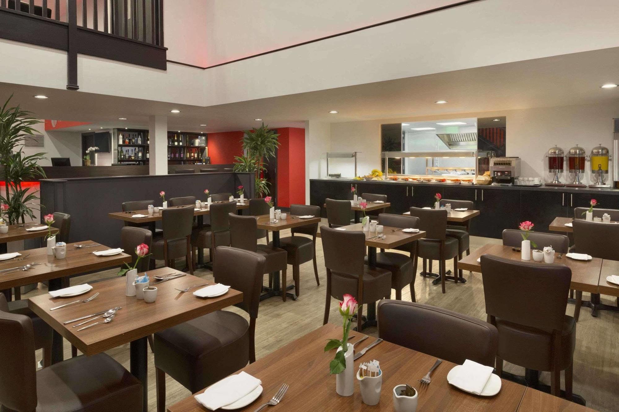 Отель Ramada Oxford Вотерсток Экстерьер фото